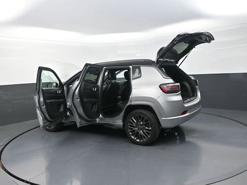 Used 2022 Jeep Compass High Altitude AWD/4WD image 32