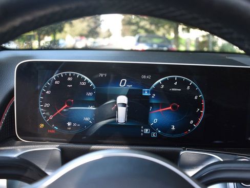 Used 2021 Mercedes-Benz GLB 250 4MATIC w/ Premium Package image 15