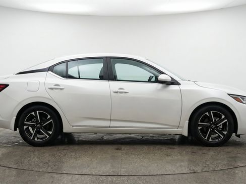Used 2025 Nissan Sentra SV FWD image 11