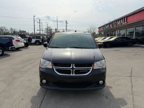 Used 2017 Dodge Grand Caravan SXT w/ Driver Convenience Group image 8