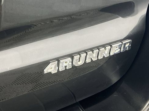 Used 2006 Toyota 4Runner SR5 AWD/4WD image 25