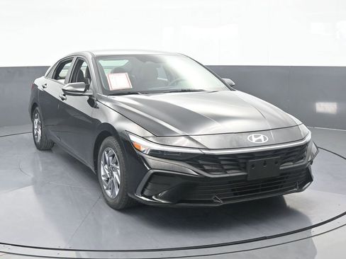 Used 2024 Hyundai Elantra SEL image 9