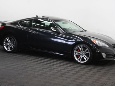 Used 2011 Hyundai Genesis 3.8 RWD image 3