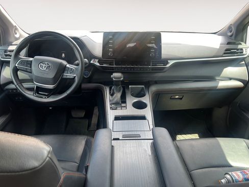 Used 2022 Toyota Sienna XSE w/ XSE Plus Package FWD image 10