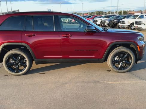 New 2025 Jeep Grand Cherokee Limited w/ Black Appearance Package image 2