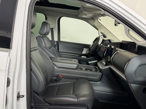 Used 2025 Ford Expedition Active AWD/4WD image 27