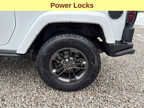 Used 2018 Jeep Wrangler Sport AWD/4WD image 9