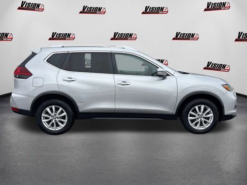 Used 2018 Nissan Rogue SV image 4