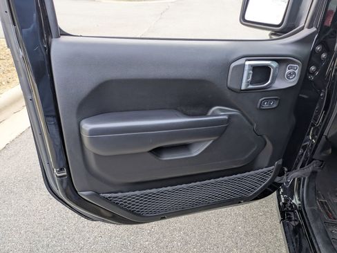 Used 2019 Jeep Wrangler Sport S image 16