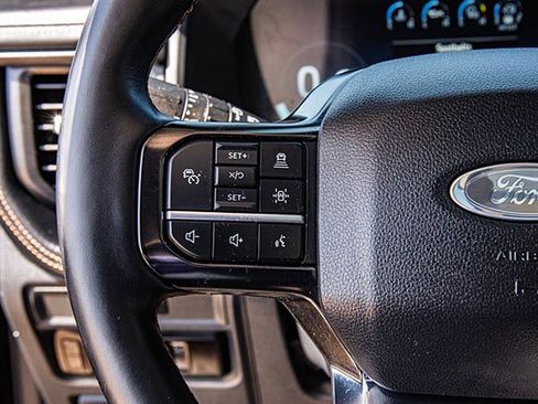 Used 2024 Ford Expedition Platinum image 9