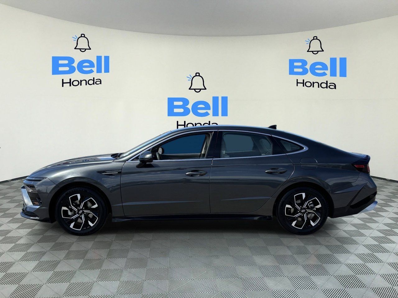 Used 2025 Hyundai Sonata SEL FWD image 2