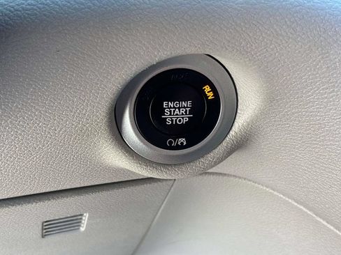 Used 2024 Chrysler Voyager LX FWD image 33