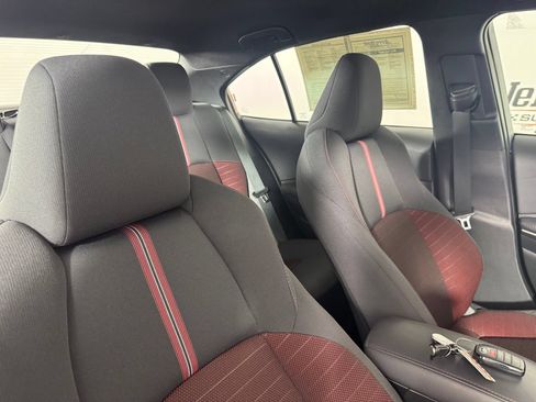 Used 2025 Toyota Corolla SE FWD image 33