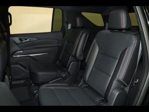 Used 2025 Chevrolet Traverse Z71 w/ Driver Confidence Package image 32