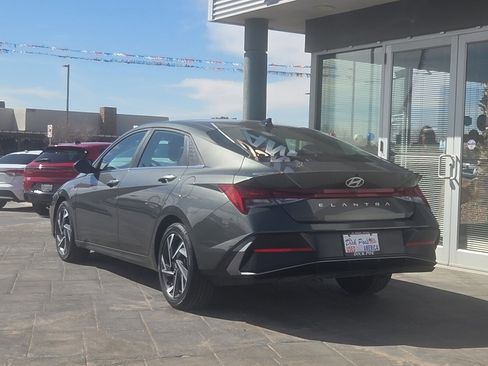 Used 2025 Hyundai Elantra SEL image 4