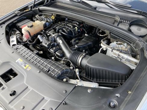 Used 2023 Jeep Grand Cherokee L Laredo image 48