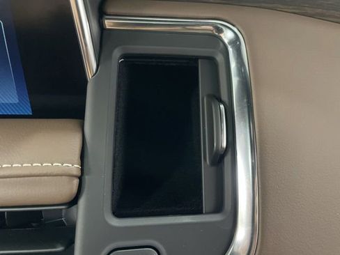 Used 2024 Chevrolet Suburban High Country w/ Advanced Technology Package image 38