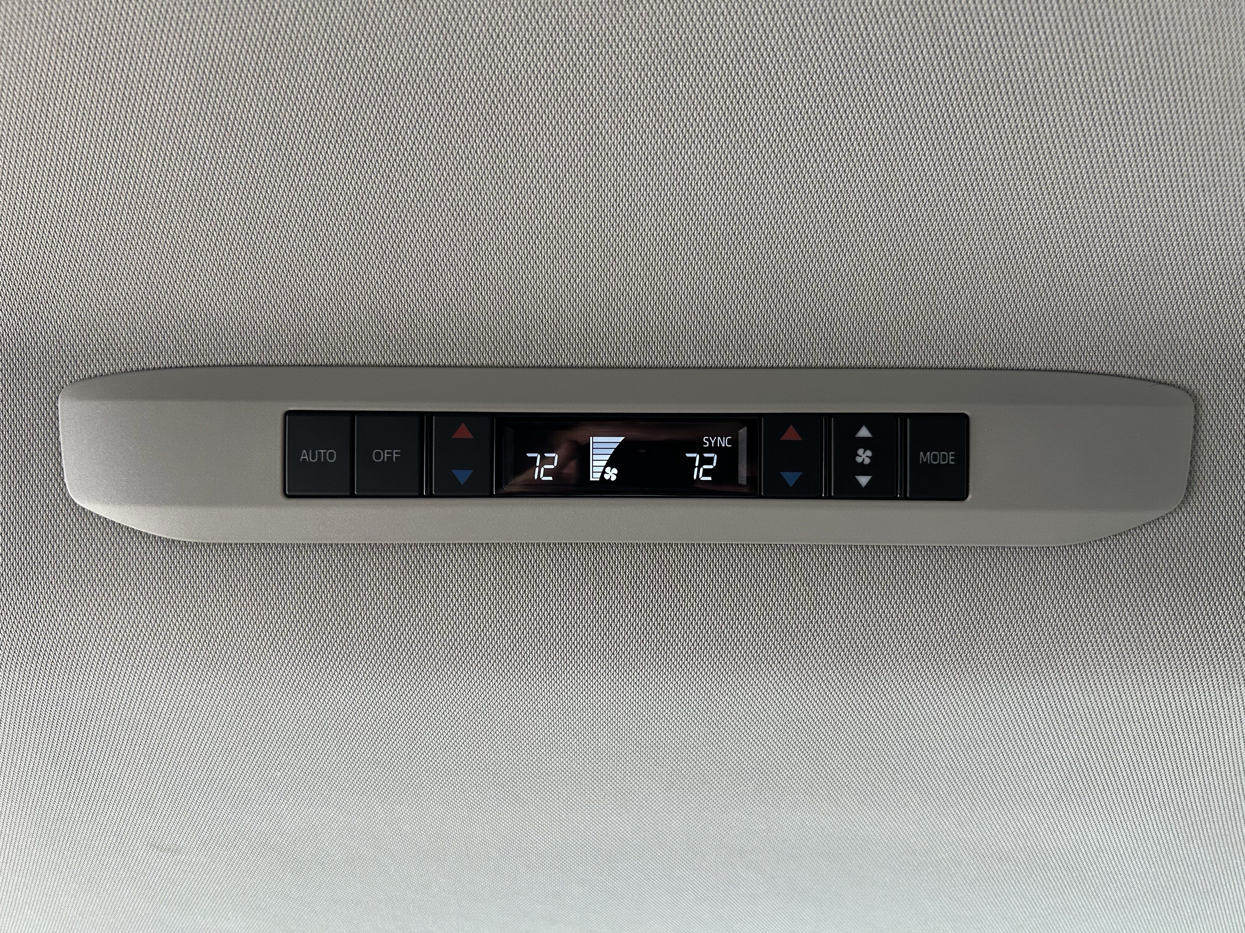 Certified 2025 Toyota Sienna XLE FWD image 22