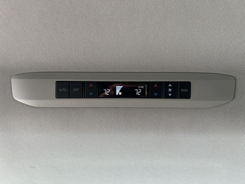 Certified 2025 Toyota Sienna XLE FWD image 22