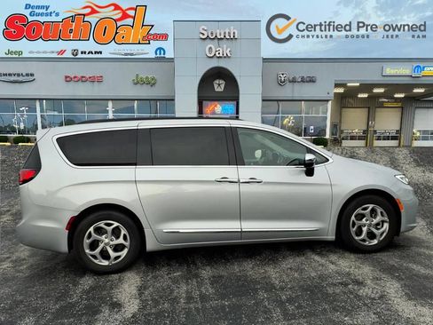 Certified 2023 Chrysler Pacifica Limited FWD image 2
