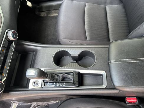 Used 2025 Nissan Altima 2.5 SV FWD image 41