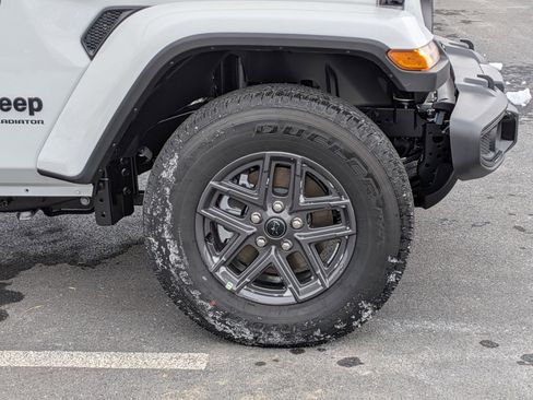 New 2025 Jeep Gladiator Sport image 9