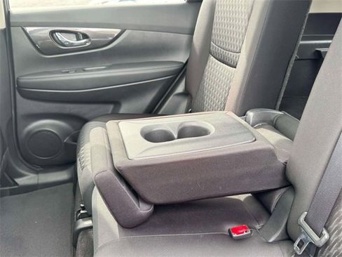 Used 2018 Nissan Rogue SV w/ Sun & Sound Touring Package image 14