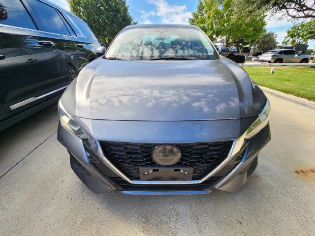 Used 2022 Nissan Sentra SV w/ SV Premium Package FWD image 2