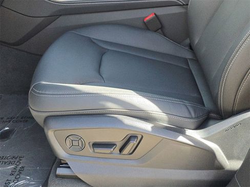 New 2026 Audi Q8 Premium Plus image 17