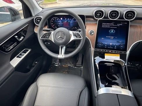 New 2025 Mercedes-Benz GLC 350e 4MATIC image 11