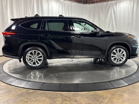 Used 2023 Toyota Highlander Limited AWD/4WD image 6
