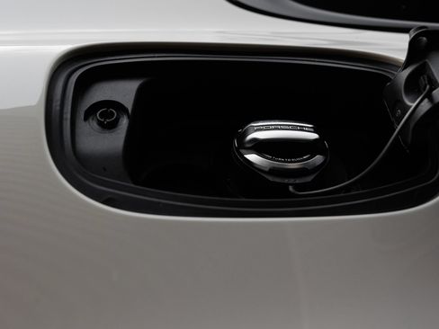 Certified 2025 Porsche Cayenne S AWD/4WD image 33