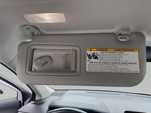 Used 2023 Toyota Corolla Cross XLE w/ Convenience Package image 31