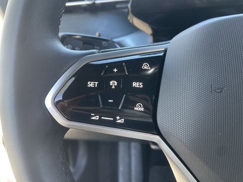 Certified 2025 Volkswagen ID. Buzz Pro S image 27