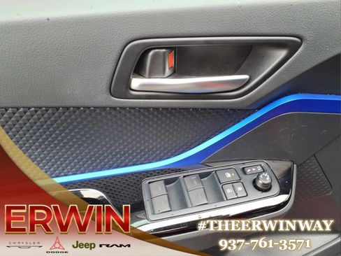 Used 2022 Toyota C-HR XLE FWD image 11