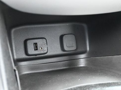 Used 2018 Chevrolet Equinox LS image 23