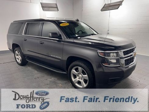 Used 2017 Chevrolet Suburban LT image 3