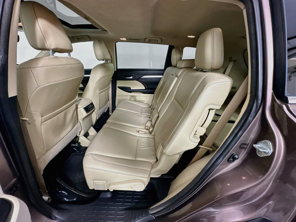 Used 2017 Toyota Highlander XLE FWD image 24