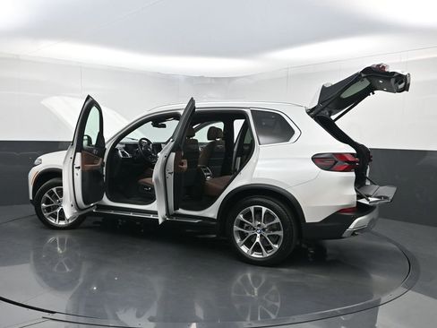 Used 2025 BMW X5 xDrive40i AWD/4WD image 42