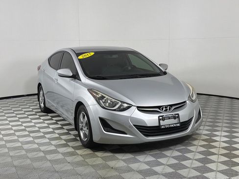 Used 2015 Hyundai Elantra SE FWD image 3