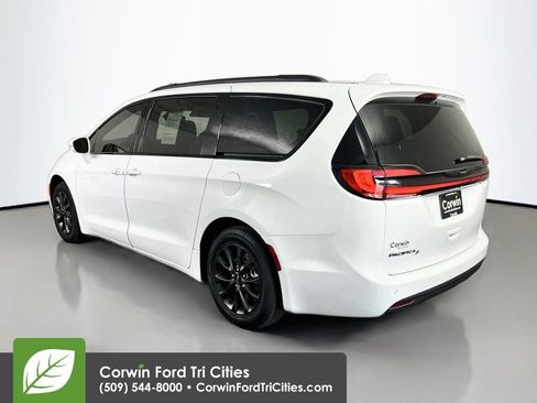 Used 2021 Chrysler Pacifica Touring w/ S Appearance Package FWD image 11