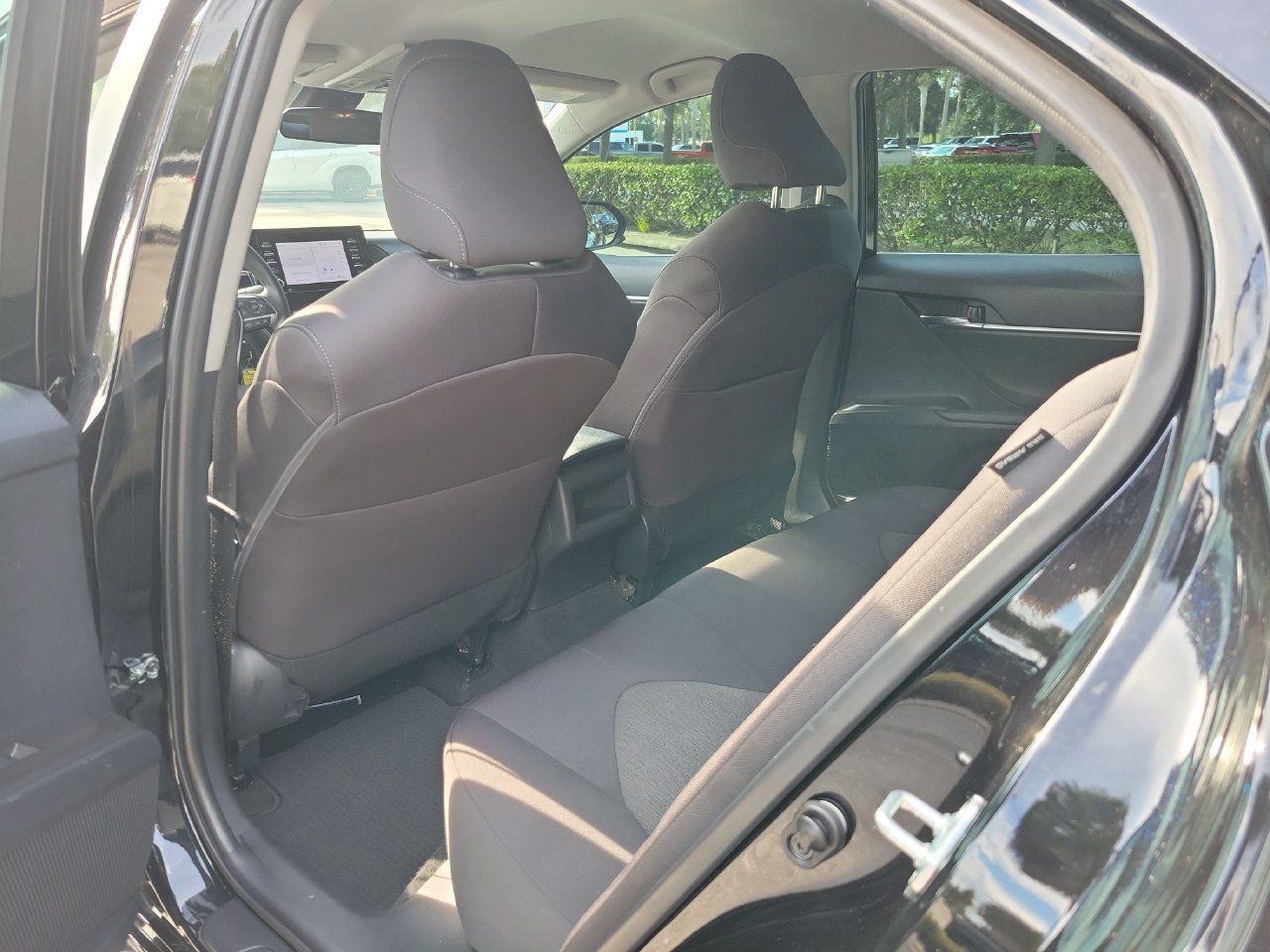 Used 2022 Toyota Camry LE FWD image 9
