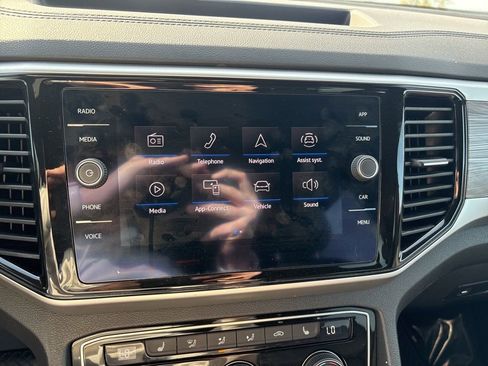 Used 2022 Volkswagen Atlas Cross Sport SE FWD image 22