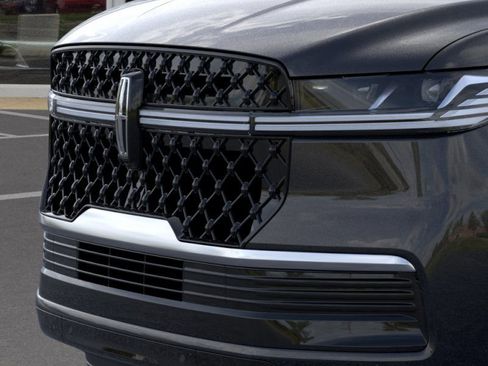 New 2025 Lincoln Navigator L Reserve w/ Jet Appearance Package image 17