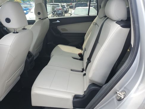 Used 2019 Volkswagen Tiguan SE w/ Panoramic Sunroof Package FWD image 6