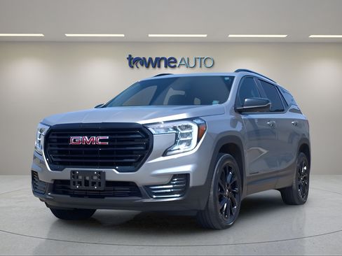 Used 2024 GMC Terrain SLE w/ Driver Convenience Package AWD/4WD image 3
