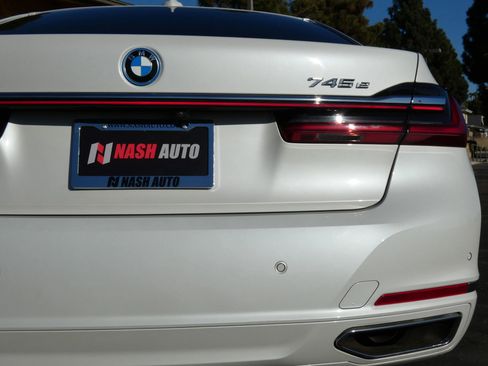 Used 2022 BMW 745e xDrive image 9