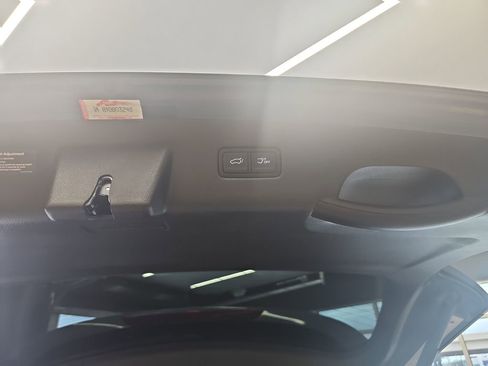 Used 2024 Kia Carnival EX image 41