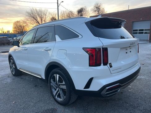 Certified 2023 Kia Sorento EX image 3