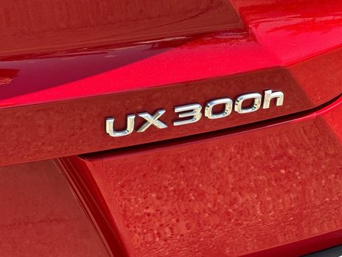 Certified 2025 Lexus UX 300h FWD w/ Accessory Package (Z1) image 21